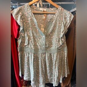 Easel Peasant Top NWT